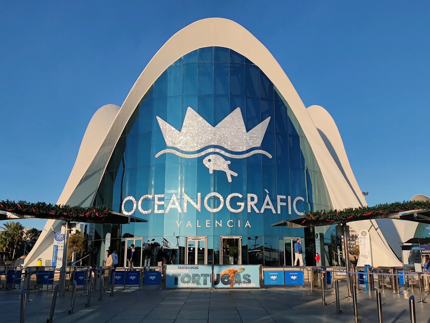 Entrance to the Oceanogràfic in Valencia with its large building shaped like white sails
